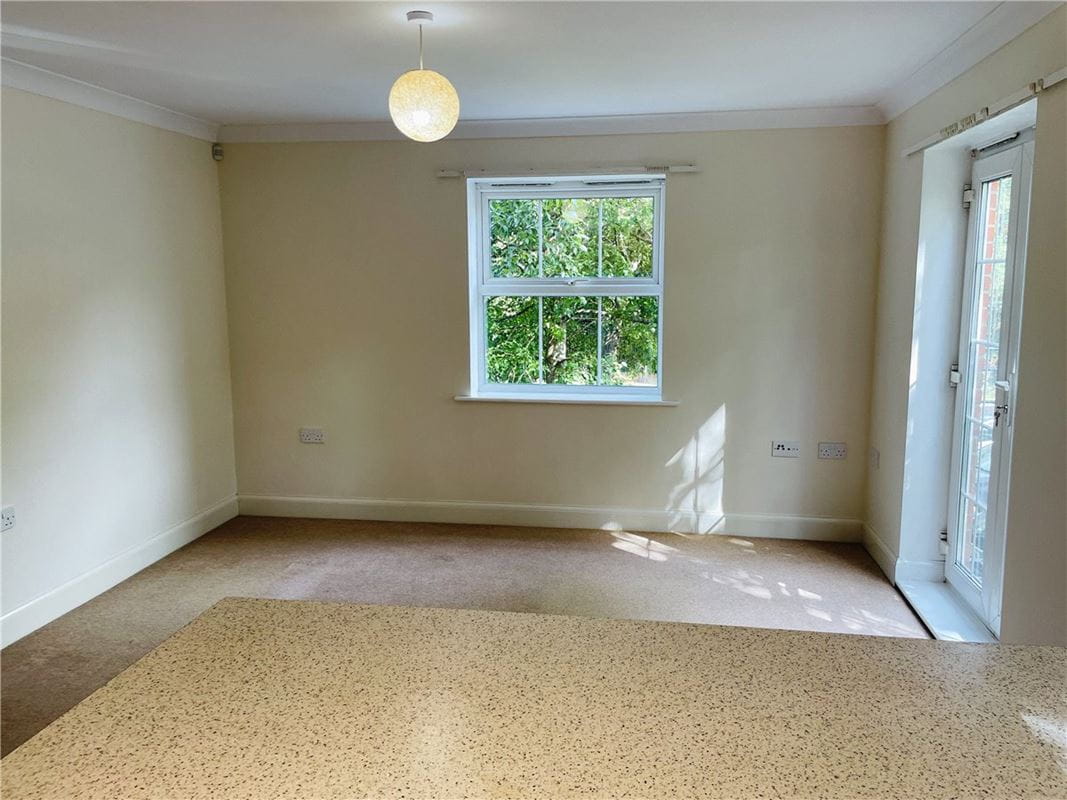 2 bedroom flat, Newtown Road, Newbury RG14