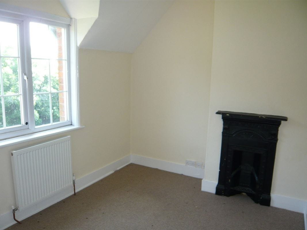 3 bedroom cottage, Marlston Hermitage, Thatcham RG18 - Available