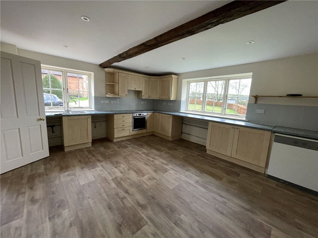 2 bedroom house, Hopgoods Green, Bucklebury RG7 - Available