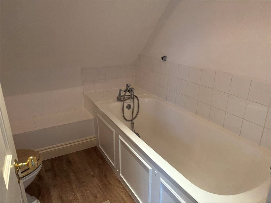 2 bedroom house, Hopgoods Green, Bucklebury RG7 - Available