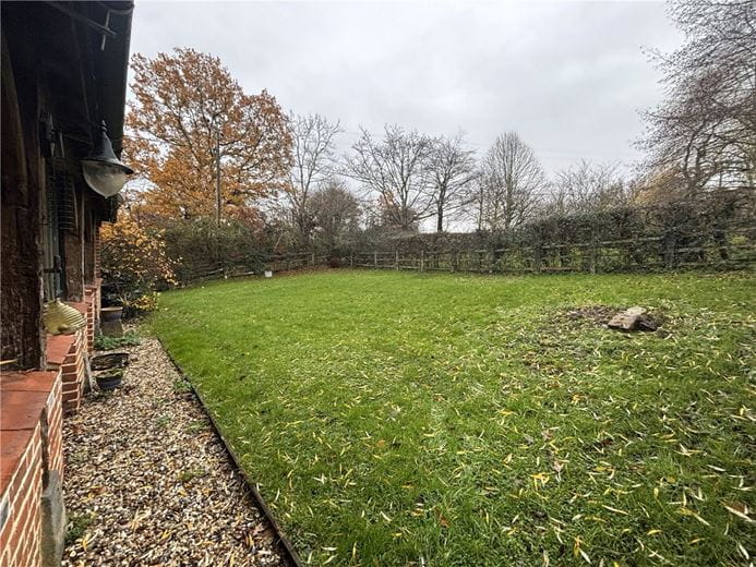 2 bedroom house, Hopgoods Green, Bucklebury RG7 - Available