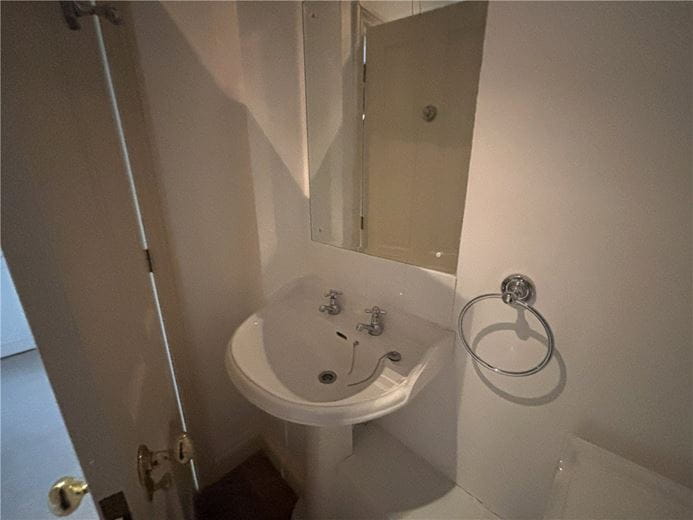 2 bedroom house, Hopgoods Green, Bucklebury RG7 - Available