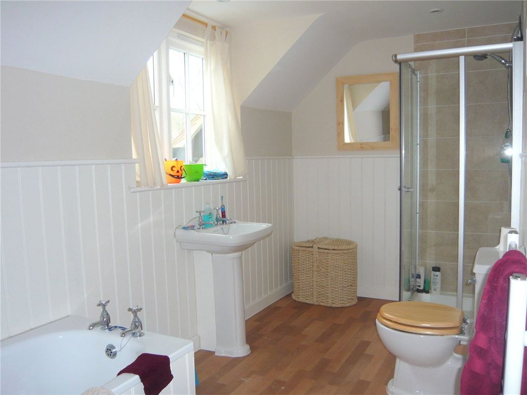 4 bedroom house, Manor Farm, Main Street RG20 - Available