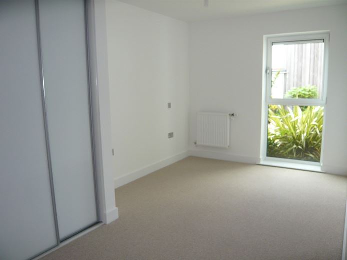 2 bedroom flat, Park Way, Newbury RG14 - Available