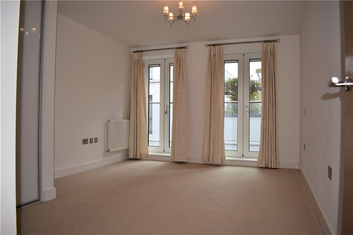 2 bedroom flat, Park Way, Newbury RG14 - Under Offer