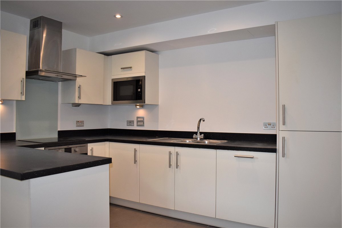 2 bedroom flat, Park Way, Newbury RG14 - Under Offer