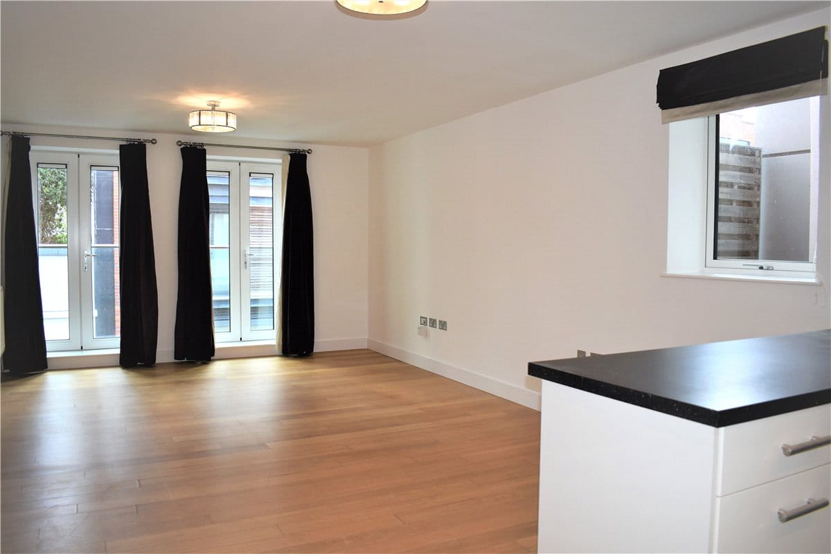 2 bedroom flat, Park Way, Newbury RG14 - Under Offer