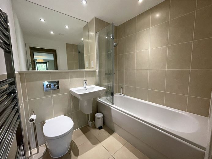 2 bedroom flat, Racecourse Road, Newbury RG14