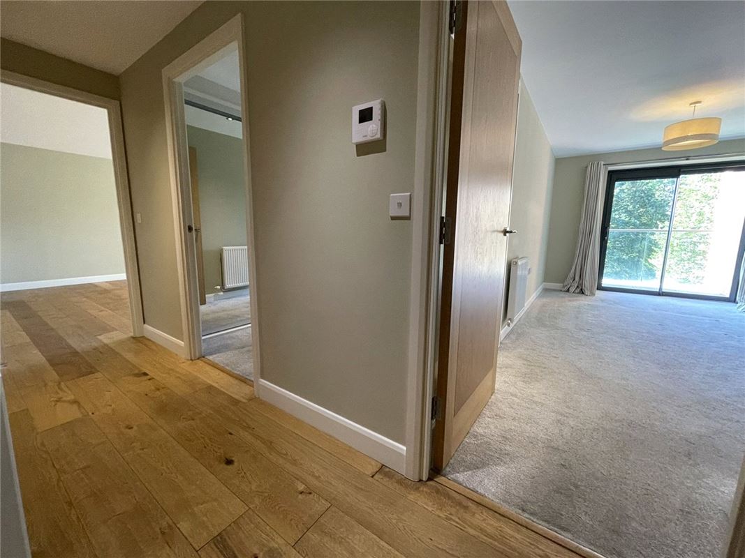 2 bedroom flat, Racecourse Road, Newbury RG14