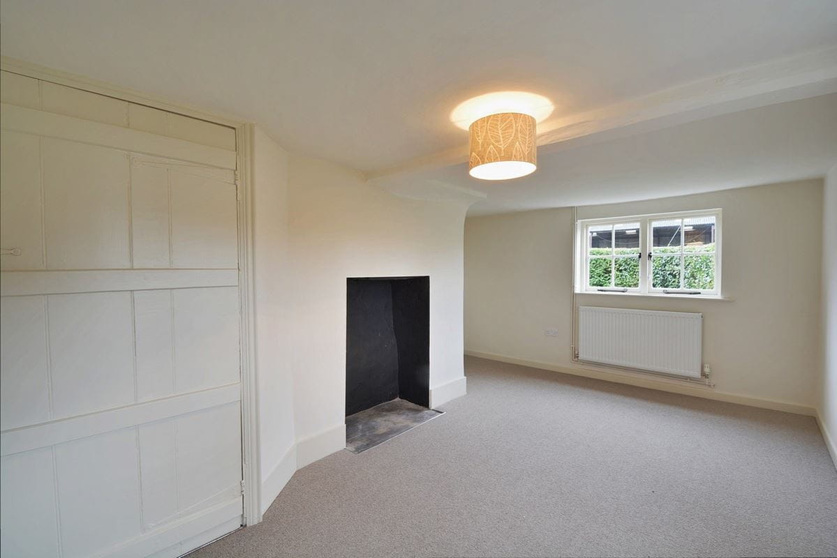 3 bedroom house, Stoke, Andover SP11 - Available