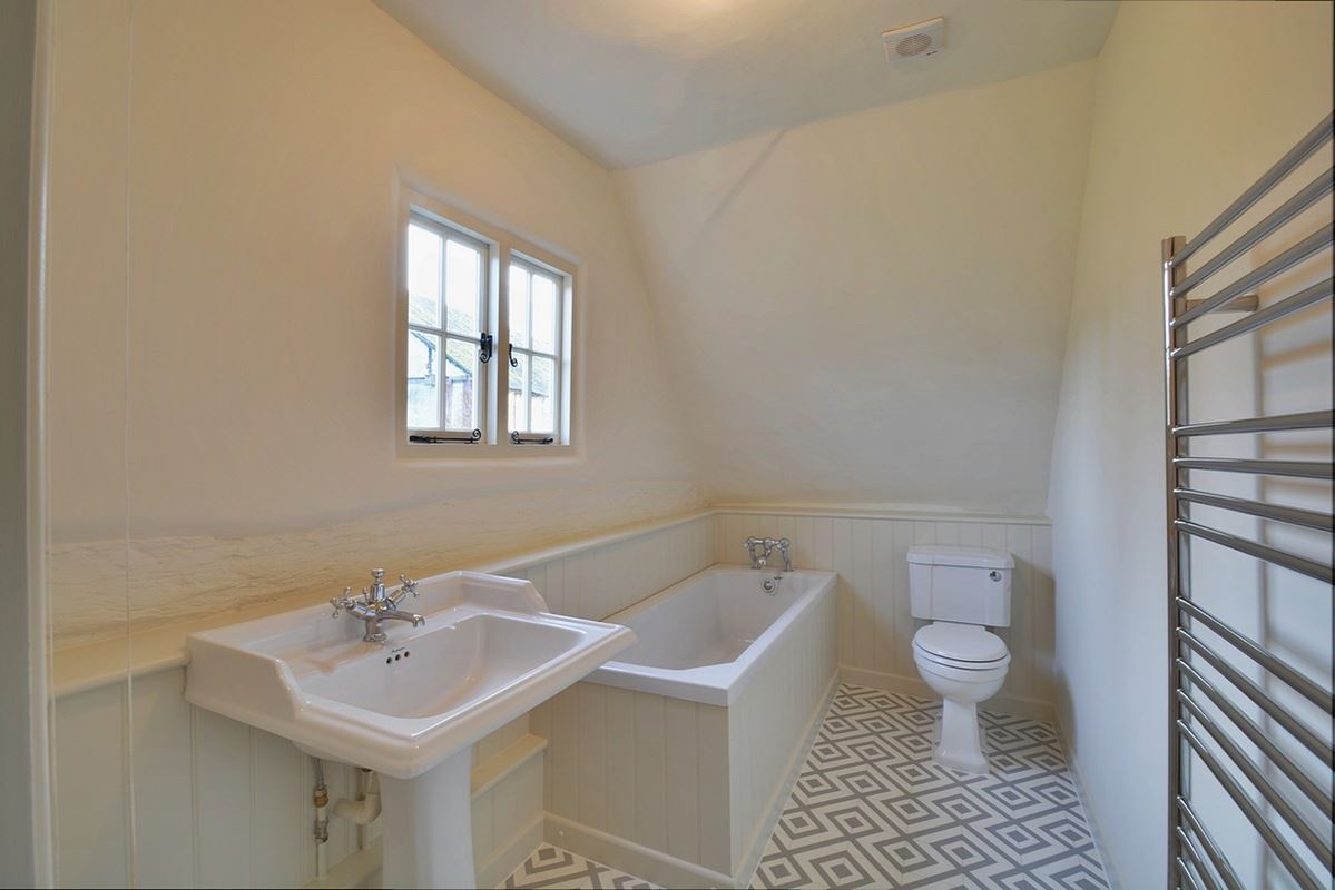 3 bedroom house, Stoke, Andover SP11 - Available