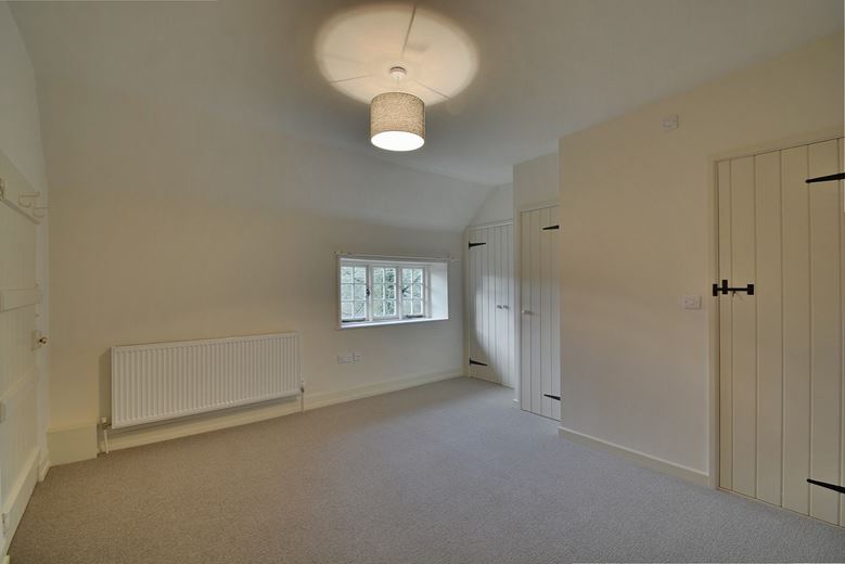 3 bedroom house, Stoke, Andover SP11 - Available