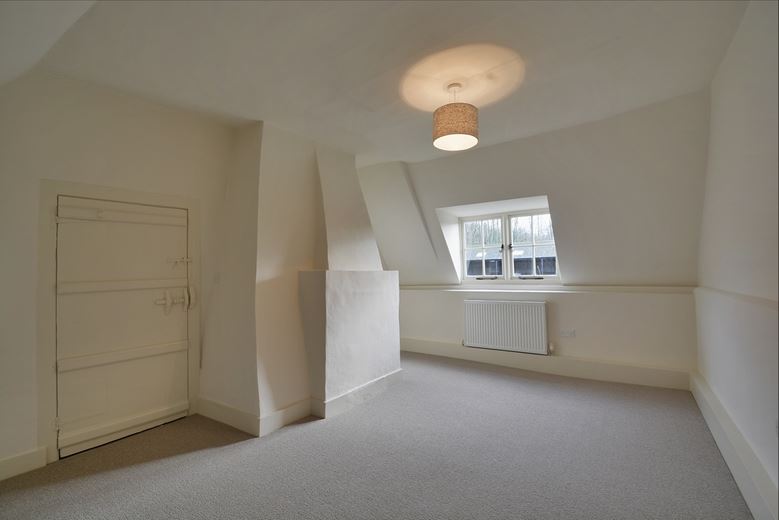 3 bedroom house, Stoke, Andover SP11 - Available