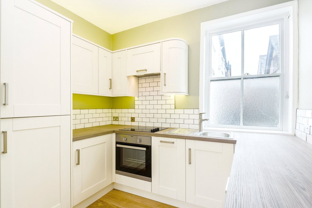 2 bedroom flat, Newbury, Berkshire RG14 - Available