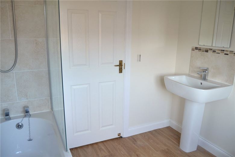 2 bedroom maisonette, Boundary Road, Newbury RG14 - Available