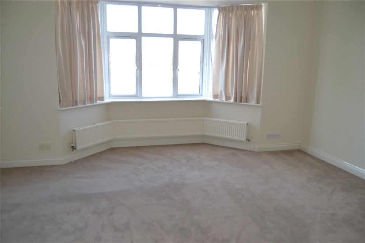 2 bedroom maisonette, Boundary Road, Newbury RG14 - Available
