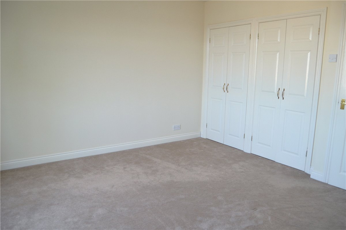 2 bedroom maisonette, Boundary Road, Newbury RG14 - Available
