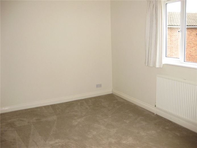 2 bedroom maisonette, Boundary Road, Newbury RG14 - Available