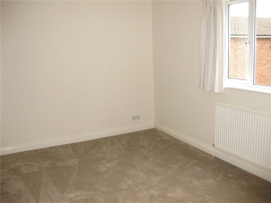 2 bedroom maisonette, Boundary Road, Newbury RG14 - Available