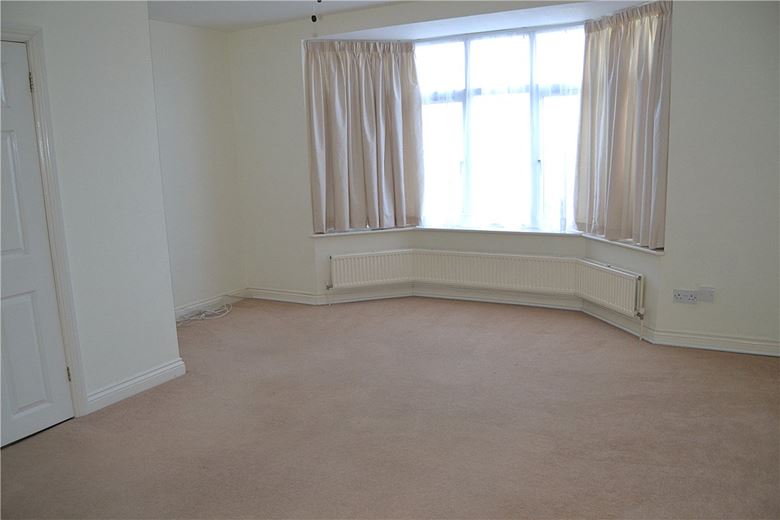 2 bedroom maisonette, Boundary Road, Newbury RG14 - Available