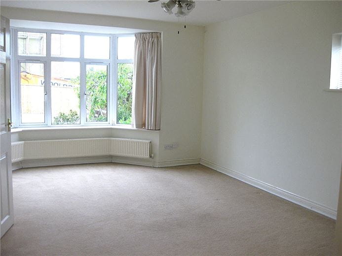 2 bedroom maisonette, Boundary Road, Newbury RG14 - Available