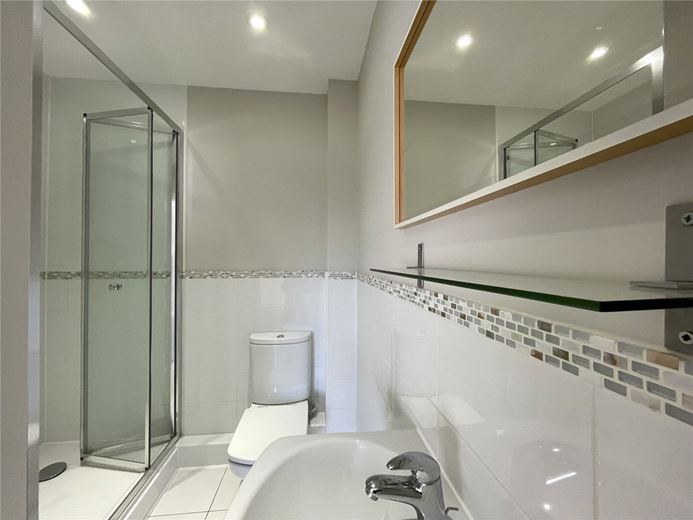 2 bedroom flat, West Street, Newbury RG14 - Available