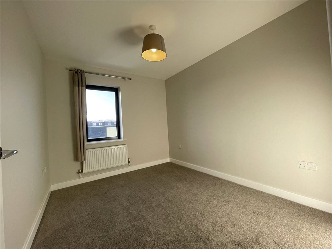 2 bedroom flat, West Street, Newbury RG14 - Available