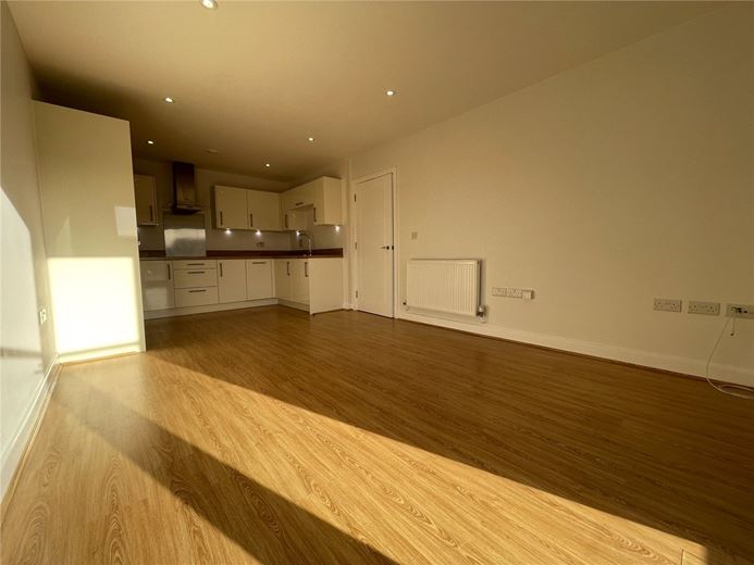 2 bedroom flat, West Street, Newbury RG14 - Available