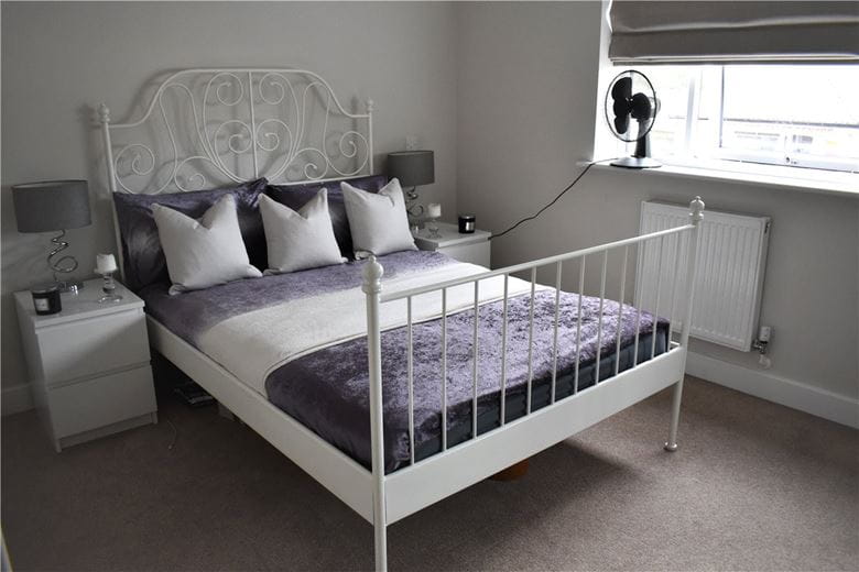 2 bedroom flat, Steel Close, Newtown Road RG14 - Let Agreed