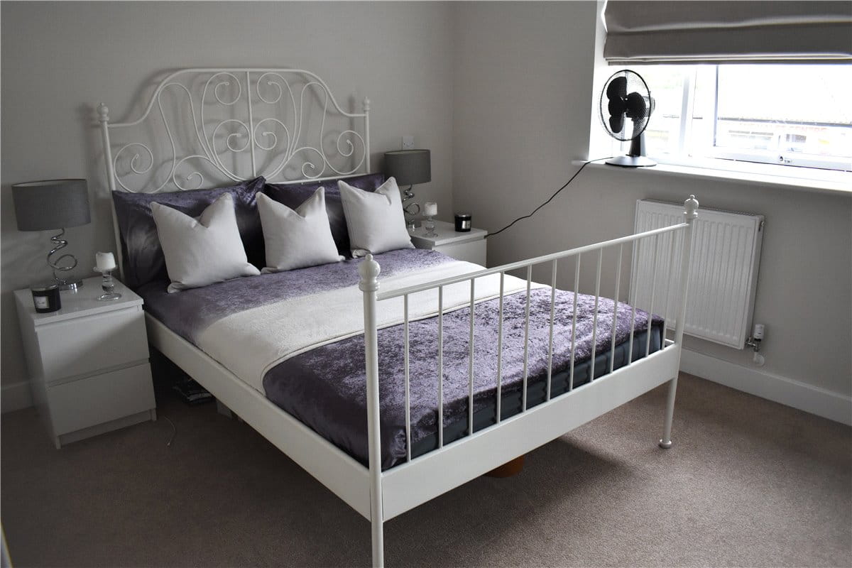 2 bedroom flat, Steel Close, Newtown Road RG14 - Let Agreed