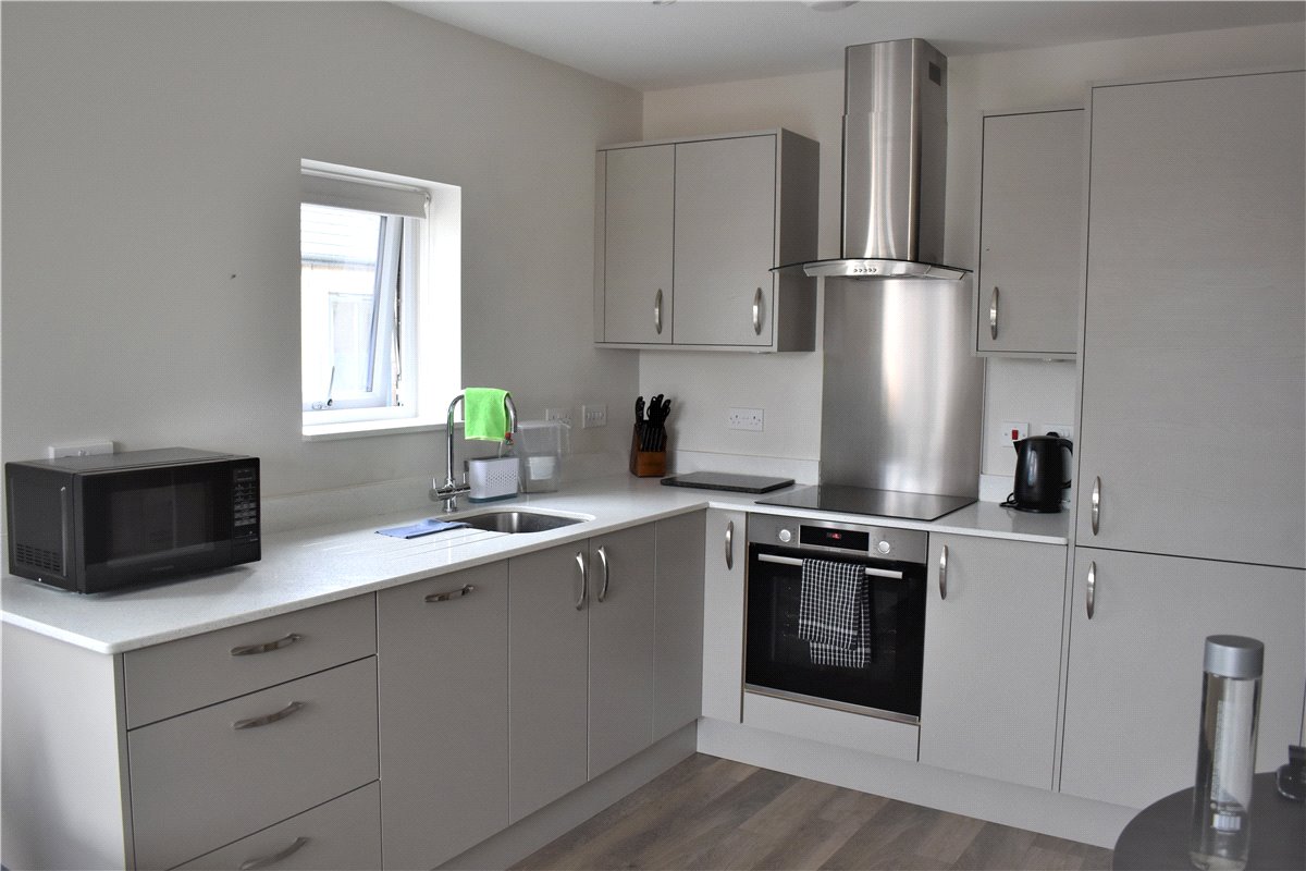 2 bedroom flat, Steel Close, Newtown Road RG14 - Let Agreed