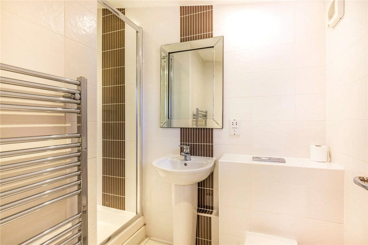 2 bedroom flat, Old Bath Road, Newbury RG14