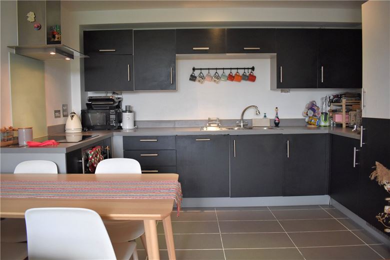 2 bedroom flat, Park Way, Newbury RG14