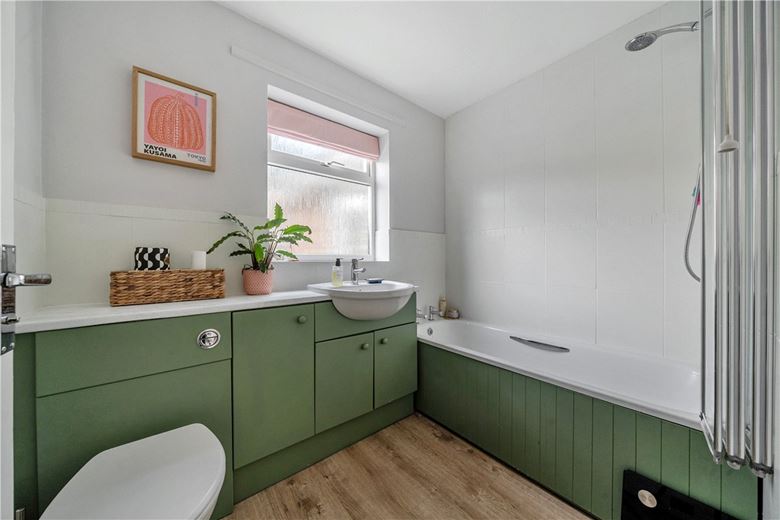 3 bedroom bungalow, Combe, Hungerford RG17 - Let Agreed