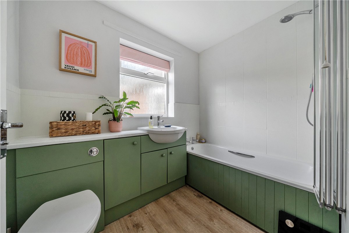 3 bedroom bungalow, Combe, Hungerford RG17 - Let Agreed