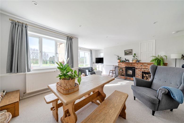 3 bedroom bungalow, Combe, Hungerford RG17 - Let Agreed