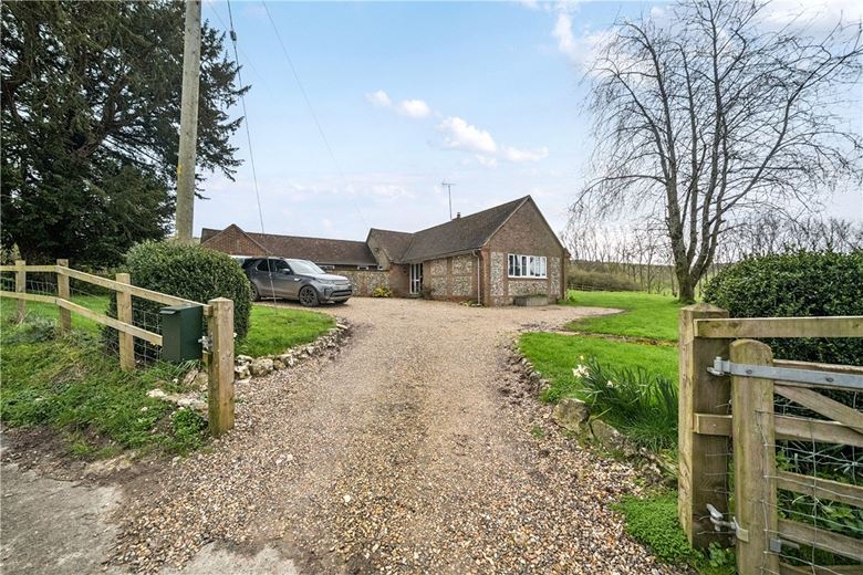 3 bedroom bungalow, Combe, Hungerford RG17 - Let Agreed