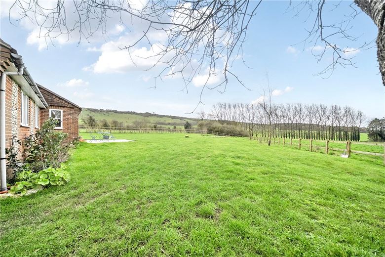 3 bedroom bungalow, Combe, Hungerford RG17 - Let Agreed