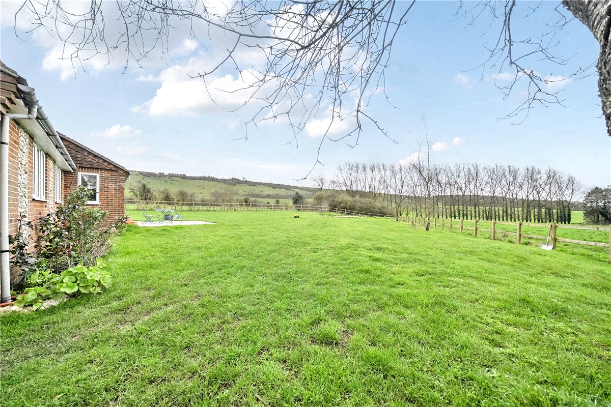 3 bedroom bungalow, Combe, Hungerford RG17 - Let Agreed