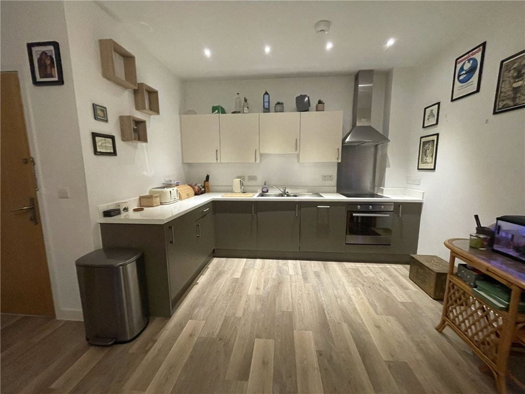 1 bedroom flat, Strawberry Hill, Newbury RG14 - Available