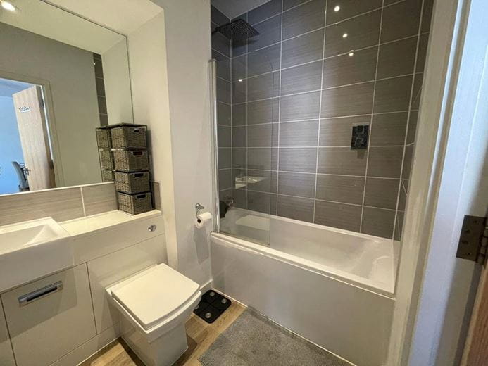 1 bedroom flat, Strawberry Hill, Newbury RG14 - Available