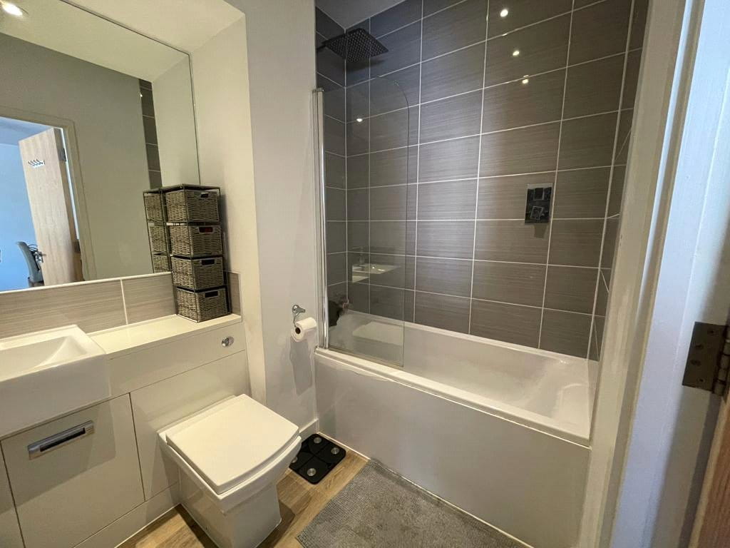 1 bedroom flat, Strawberry Hill, Newbury RG14 - Available