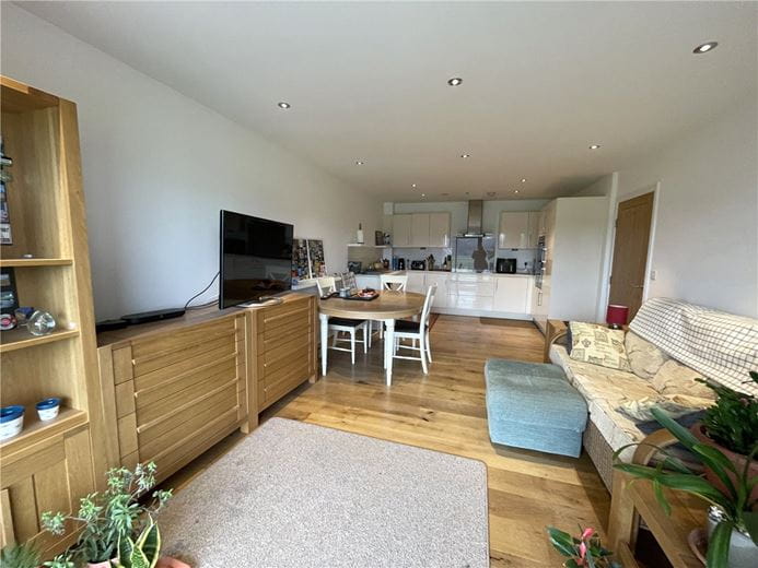 2 bedroom flat, Kingman Way, Newbury RG14 - Available