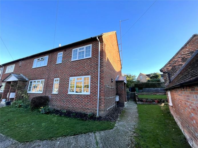 2 bedroom house, Castle Lane, Donnington RG14 - Under Offer