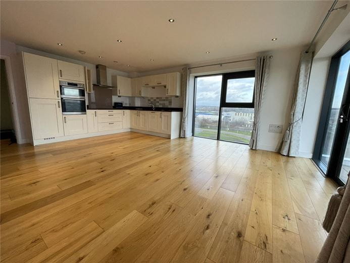 2 bedroom flat, Kingman Way, Newbury RG14 - Available