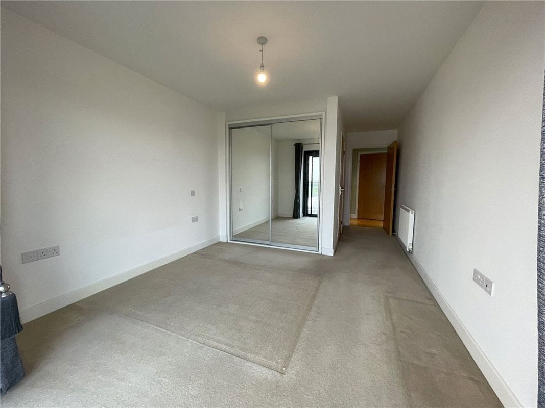 2 bedroom flat, Kingman Way, Newbury RG14 - Available