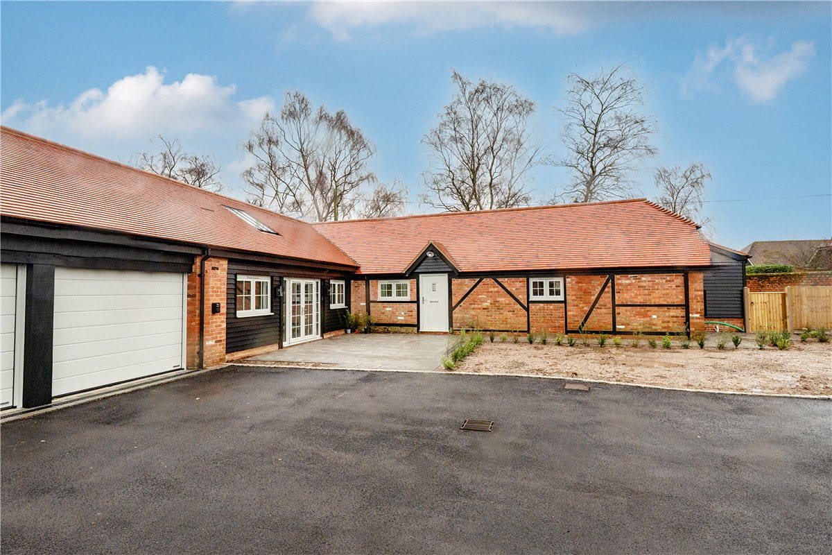 2 bedroom house, Enborne Street, Enborne RG20 - Available