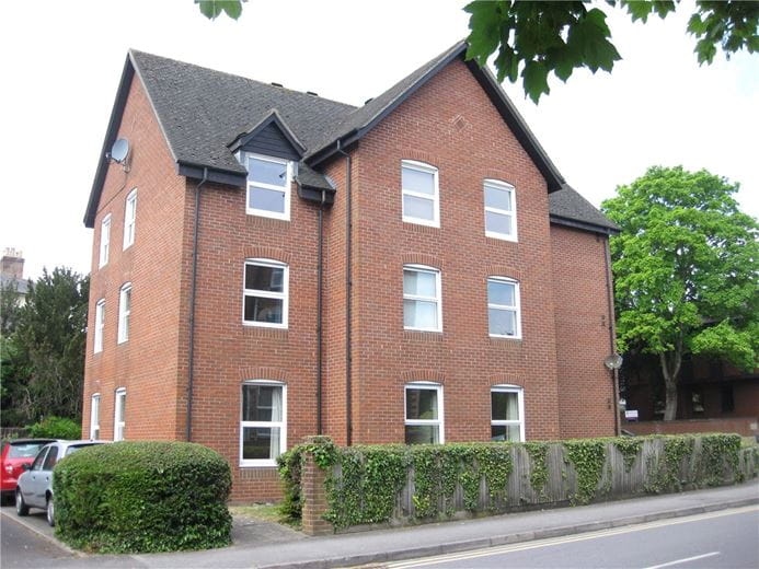 2 bedroom flat, London Road, Newbury RG14 - Available
