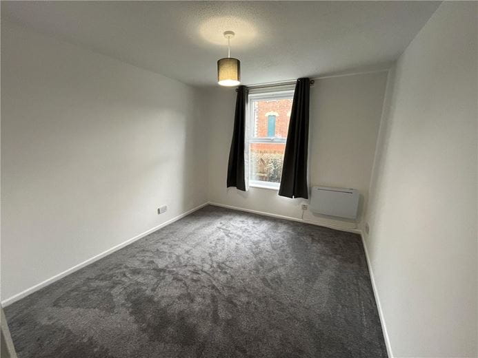 2 bedroom flat, London Road, Newbury RG14 - Available