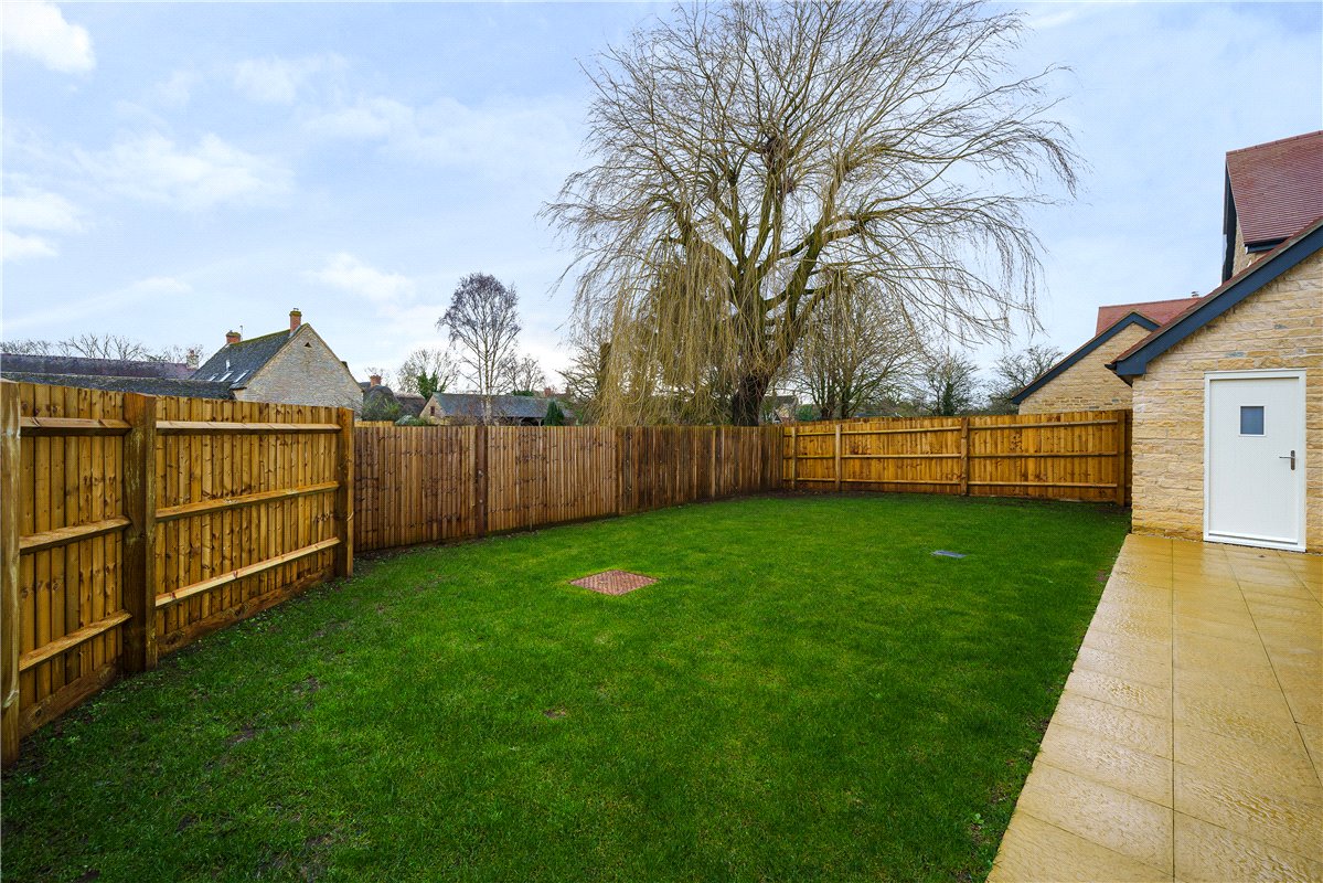 4 bedroom house, Southfields, Weston-on-the-Green OX25 - Sold STC